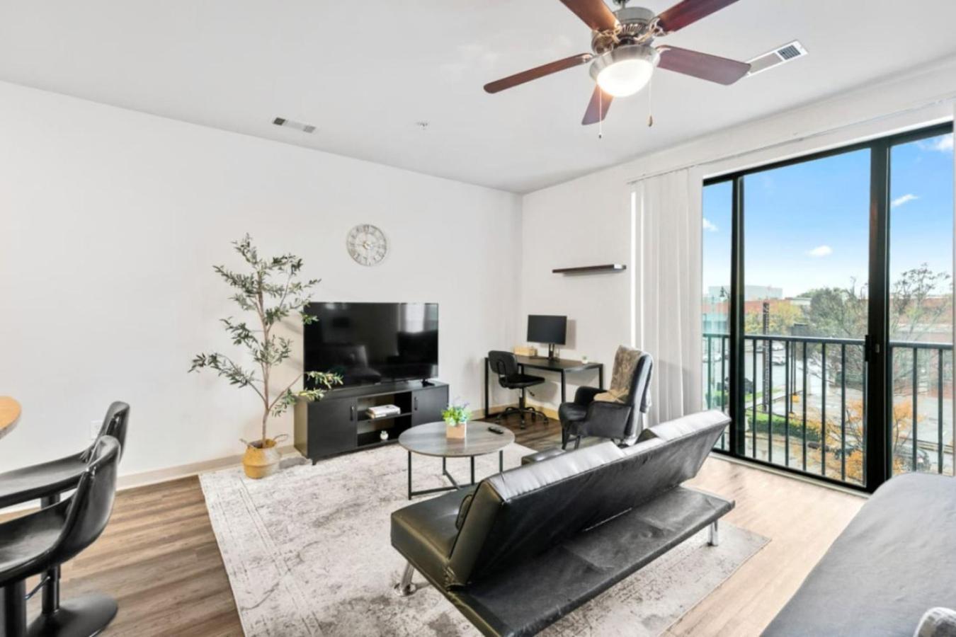 Chic Urban Living With Pool Access * Birmingham