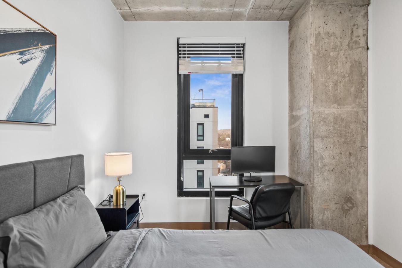 Sky High Comfort Your Urban Escape Awaits Apartment