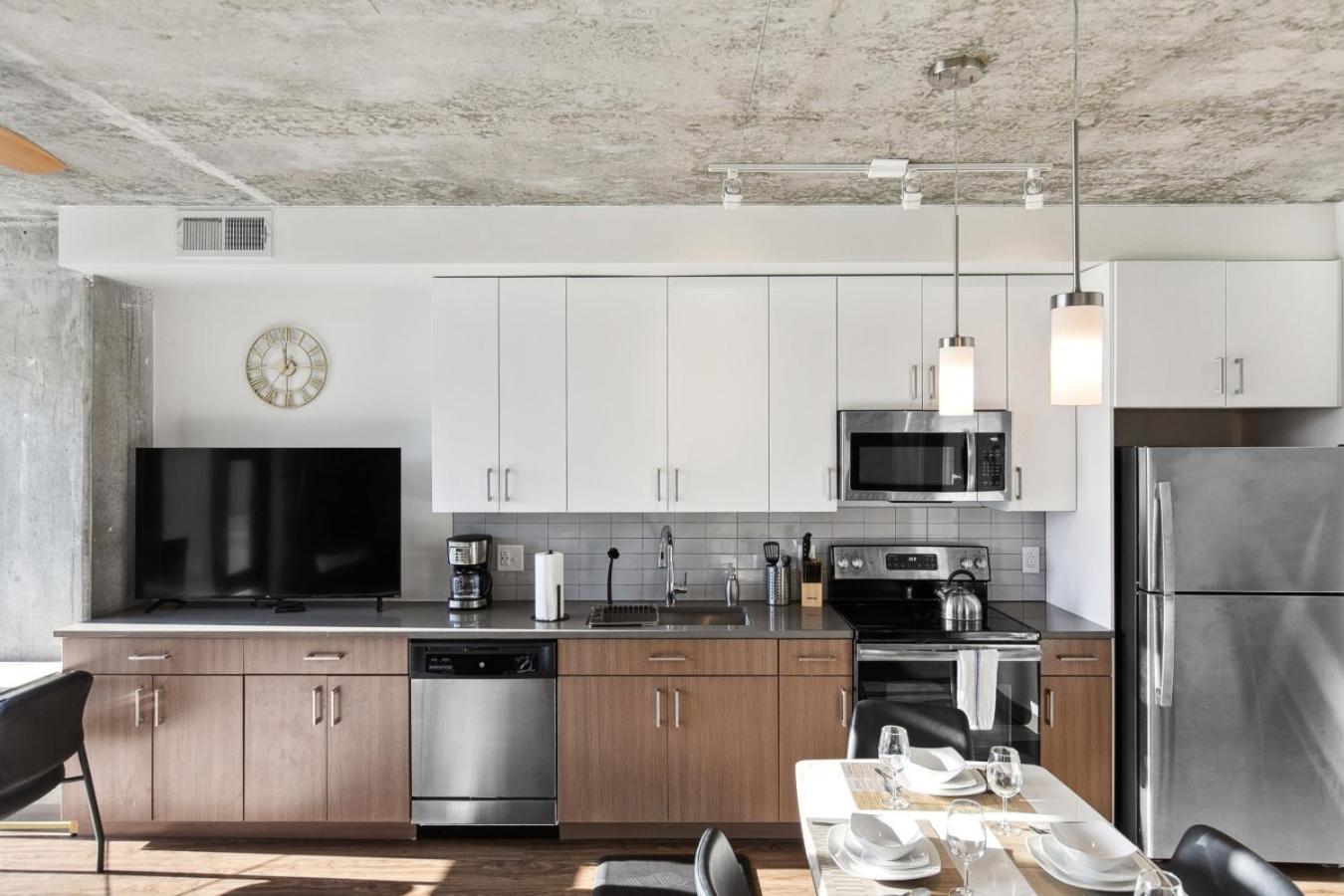 Sky High Comfort Your Urban Escape Awaits Apartment