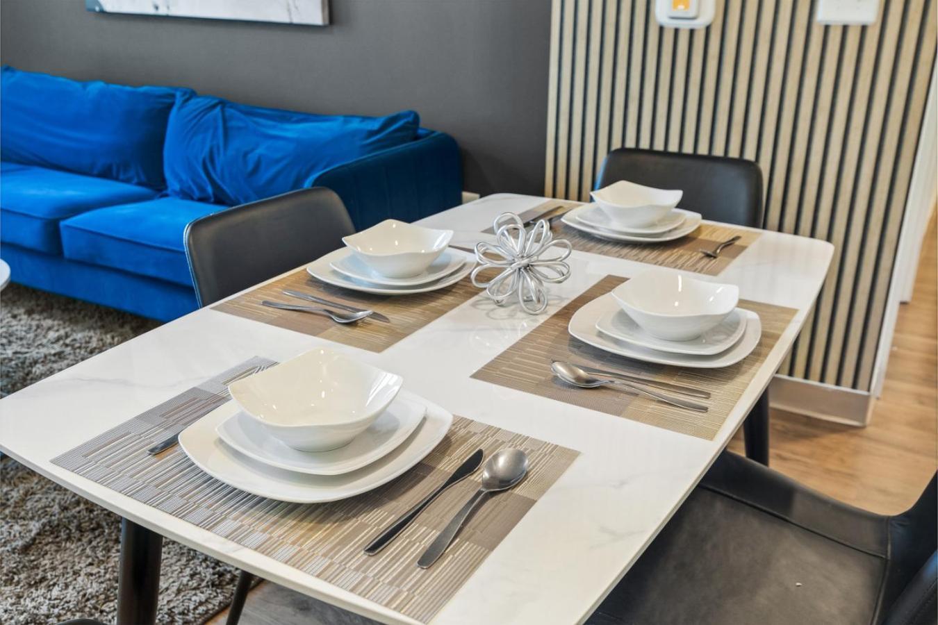 Sky High Comfort Your Urban Escape Awaits Apartment *