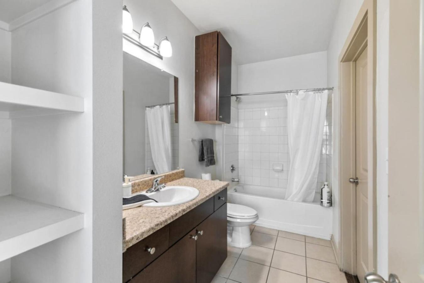 Apartment Chic 2br Escape In Downtown 45