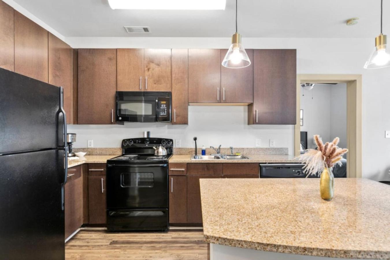 Apartment Chic 2br Escape In Downtown 45