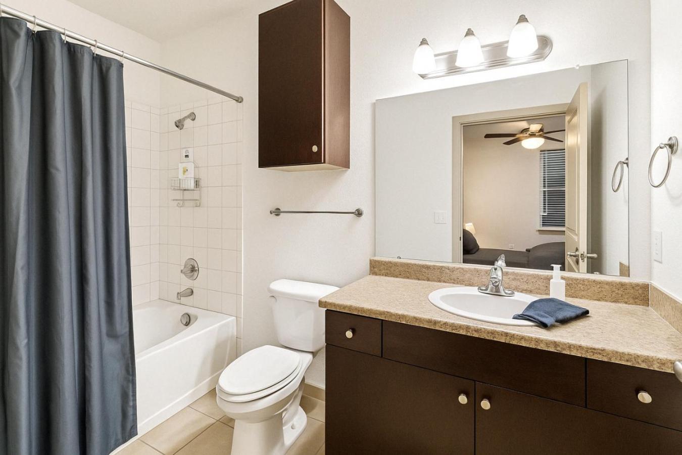 Modern 2br Escape Near Uab And Attractions Apartment
