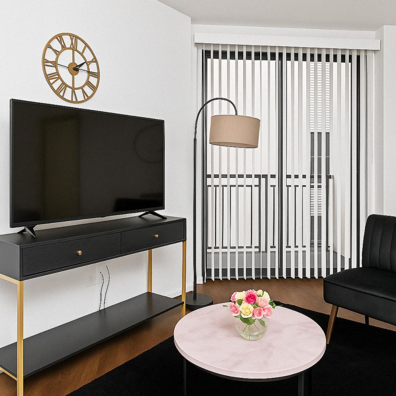 Modern 2br Escape Near Uab And Attractions Apartment *