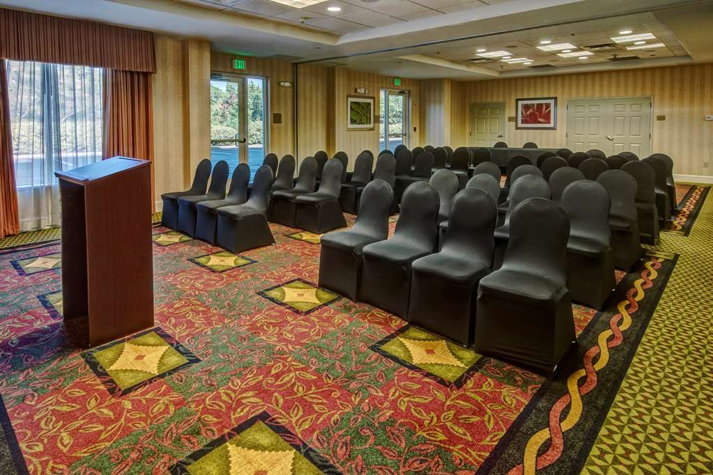 Hotel Hilton Garden Birmingham/lakeshore Drive 3*