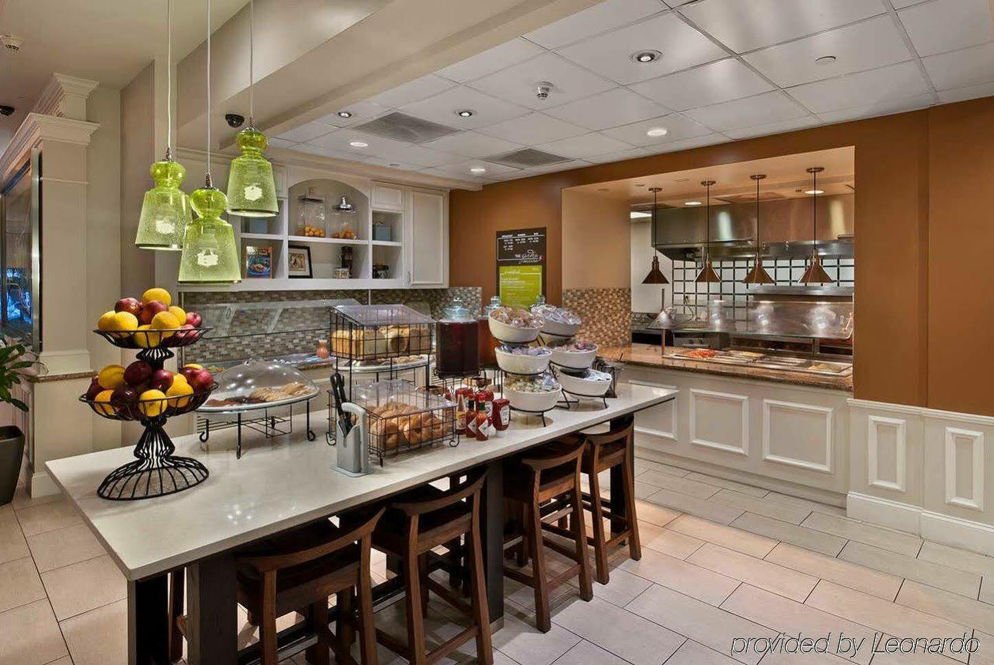 Hilton Garden Birmingham/lakeshore Drive 3*