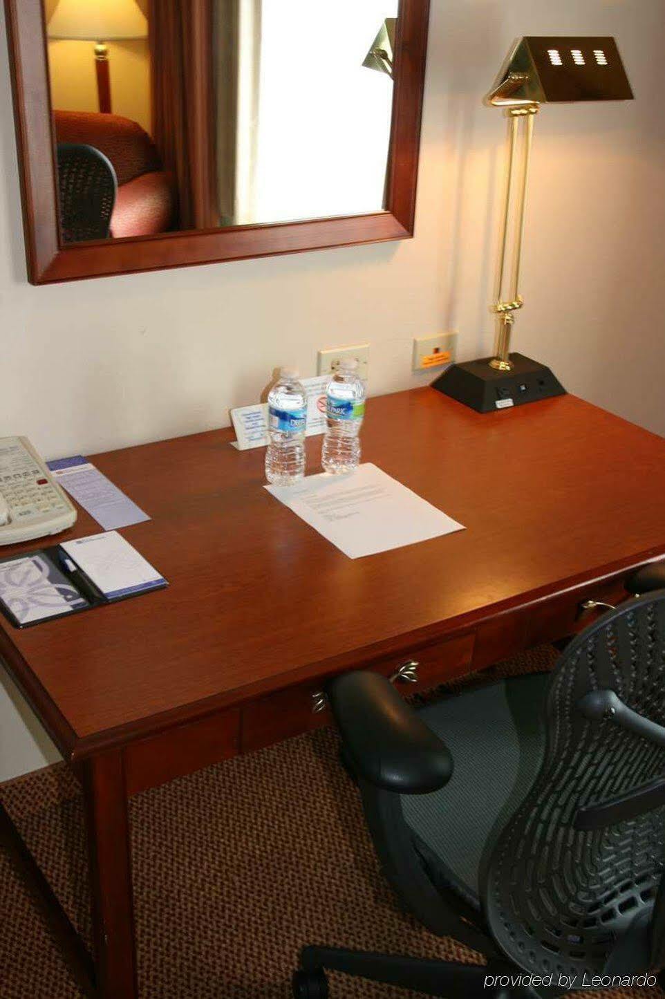 Hotel Hilton Garden Birmingham/lakeshore Drive 3*