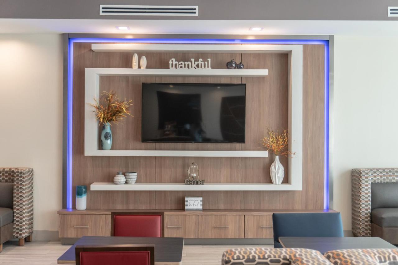 Express & - - Homewood Hotel